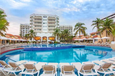 Tesoro Ixtapa resort styled pool