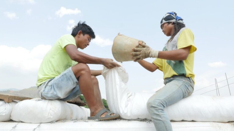 stead-fast-nepal-earthquak-bag-day-1_4252